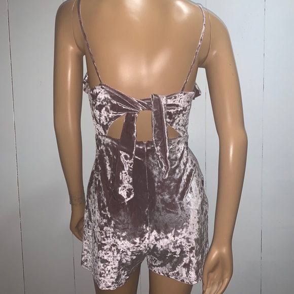 Dusty rose crushed velvet romper - Picture 2 of 2